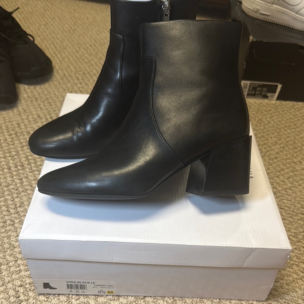 Via Spiga Black Ankle Boots Sleek Design